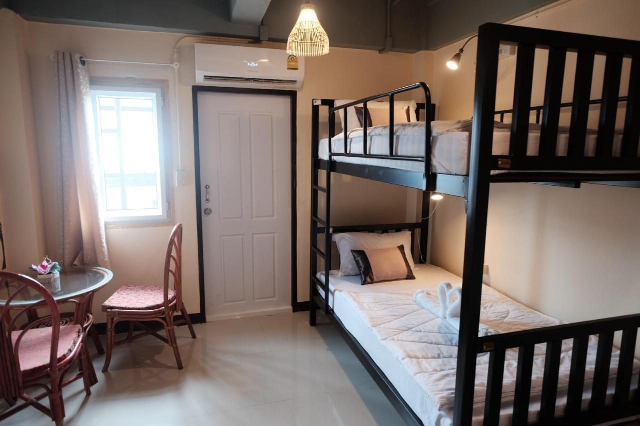 Khaosan Station (Adults Only) Hostel Bangkok Exterior foto